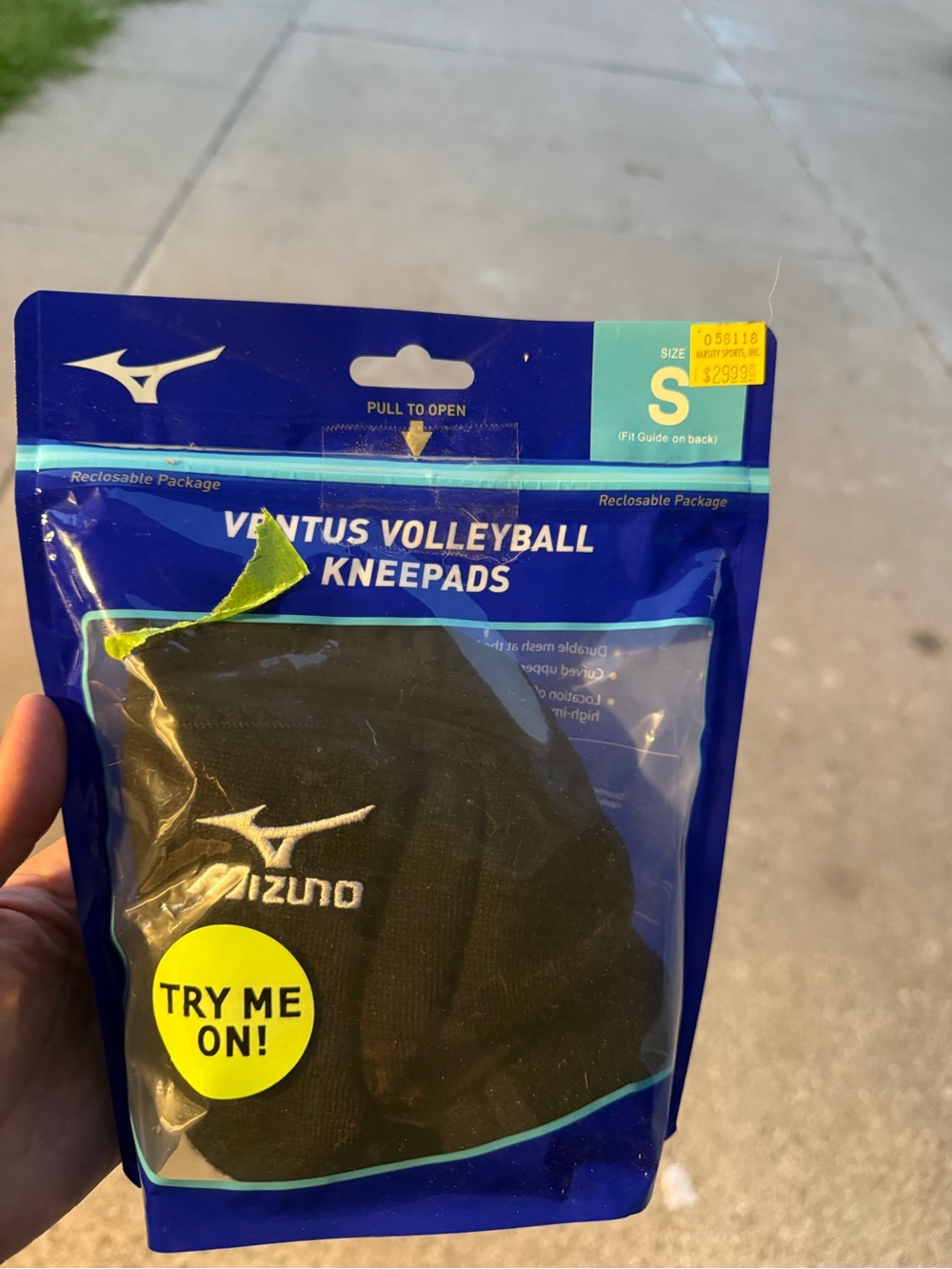 Mizuno Black Volleyball Kneepads in Reclosable Pack